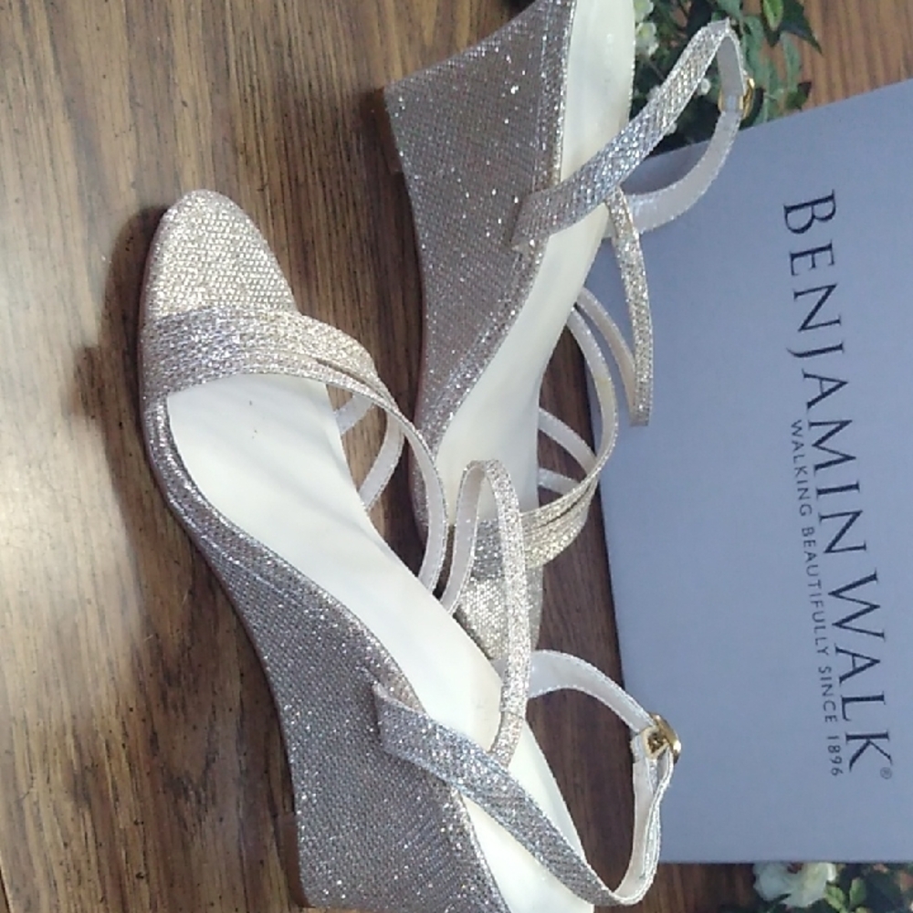 Benjamin Walk Gold Heels Elegant Strappy Design - Picture 8 of 11